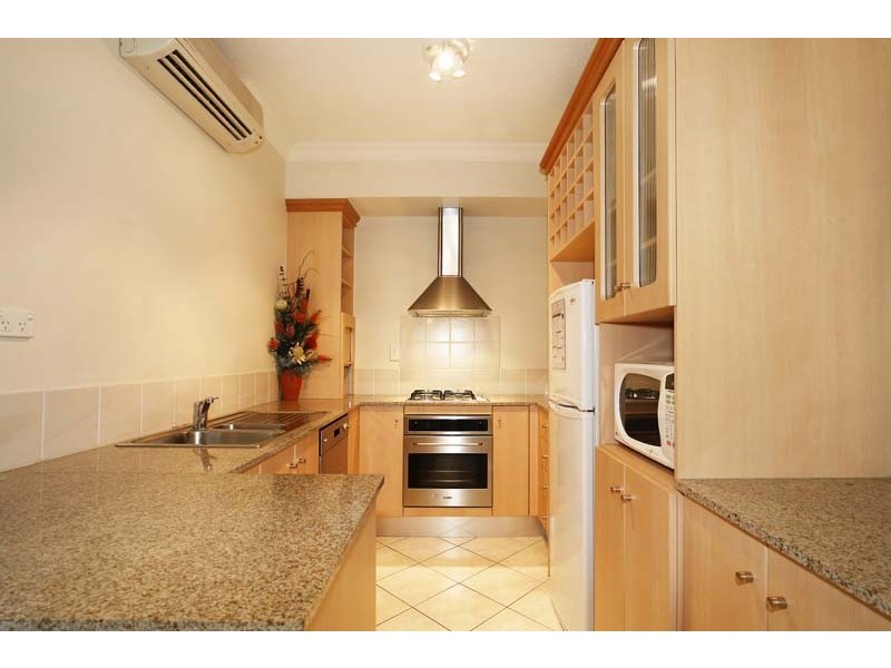 2 Greenslopes Street, Cairns QLD 4870