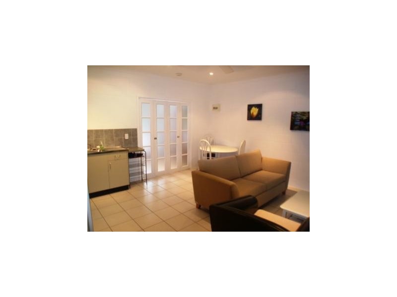 APT. 12 / 4 McPherson Close, Edge Hill QLD 4870