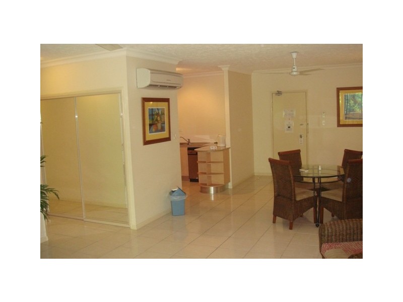 2 Greenslopes Street, Cairns North QLD 4870