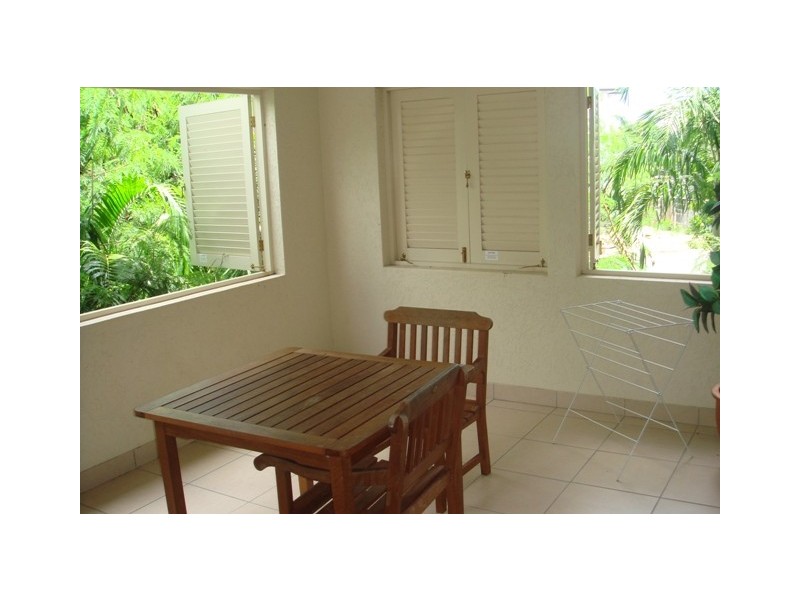 2 Greenslopes Street, Cairns North QLD 4870
