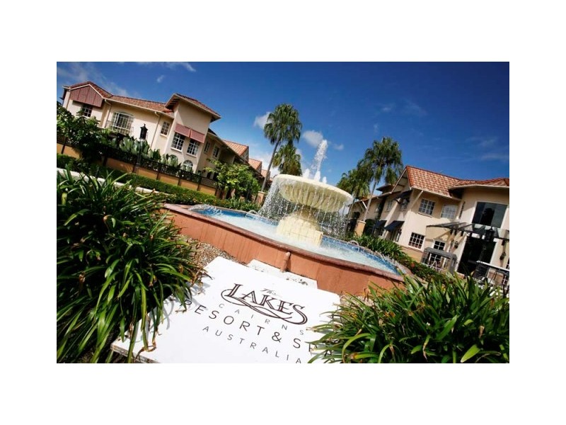 2 Greenslopes Street, Cairns North QLD 4870