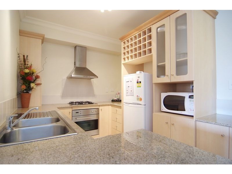 APT. 1414  / 2 Greenslopes Street, Cairns North QLD 4870