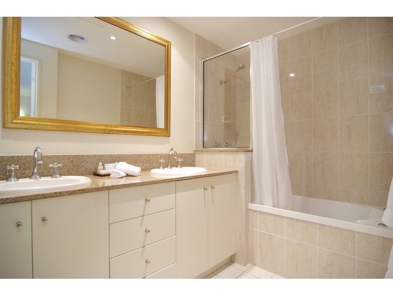 APT. 1414  / 2 Greenslopes Street, Cairns North QLD 4870