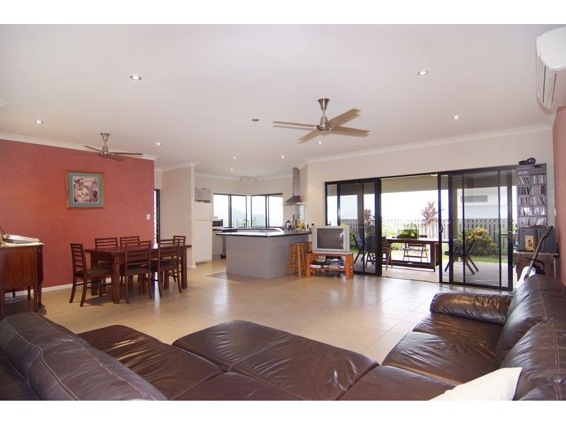17 KAWANA STREET, Caravonica QLD 4878