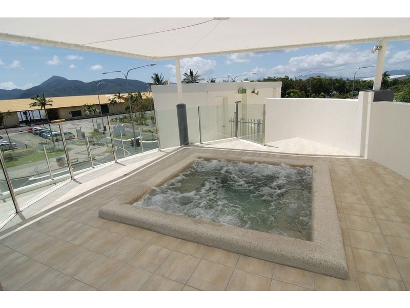 Level 11 APT. 1102 / 25 Wharf Street, Cairns QLD 4870