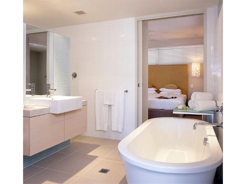 APT. 2 / 201 LAKE STREET, Cairns QLD 4870