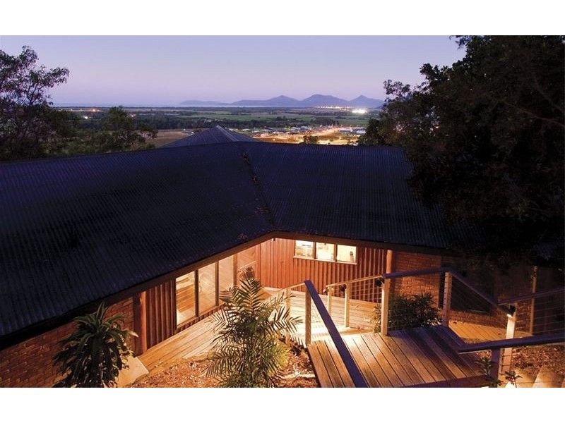 2 JARDA STREET, Smithfield QLD 4878