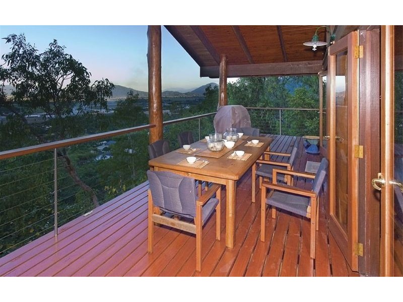 2 JARDA STREET, Smithfield QLD 4878