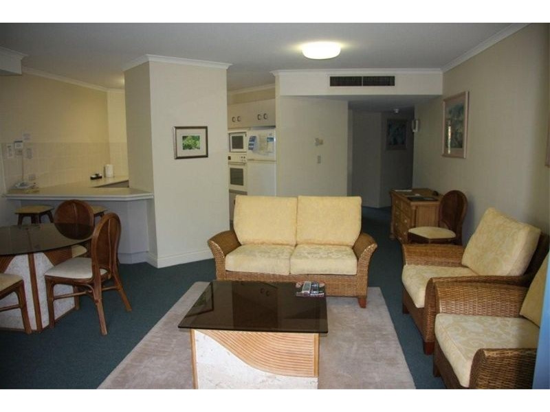 APT 7 / 181 The Esplanade, Cairns QLD 4870
