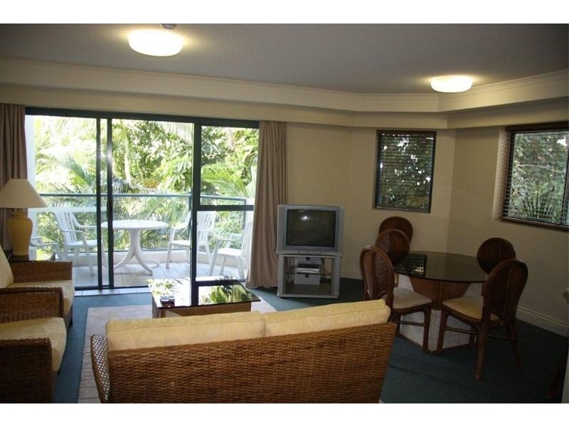 APT 7 / 181 The Esplanade, Cairns QLD 4870