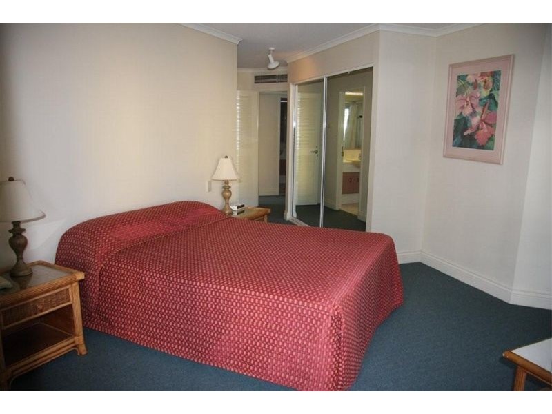 APT 7 / 181 The Esplanade, Cairns QLD 4870