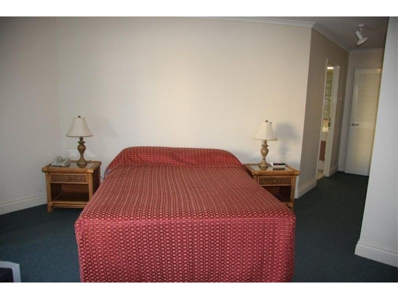 APT 7 / 181 The Esplanade, Cairns QLD 4870