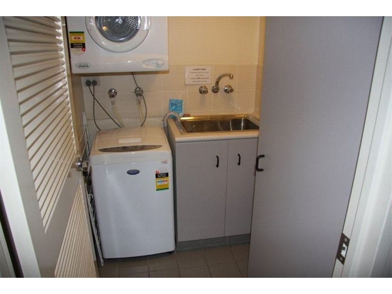 APT 7 / 181 The Esplanade, Cairns QLD 4870