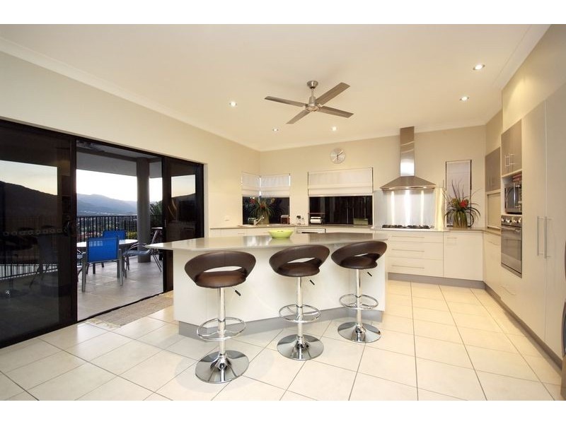 16 PLAYFORD CLOSE, Brinsmead QLD 4870