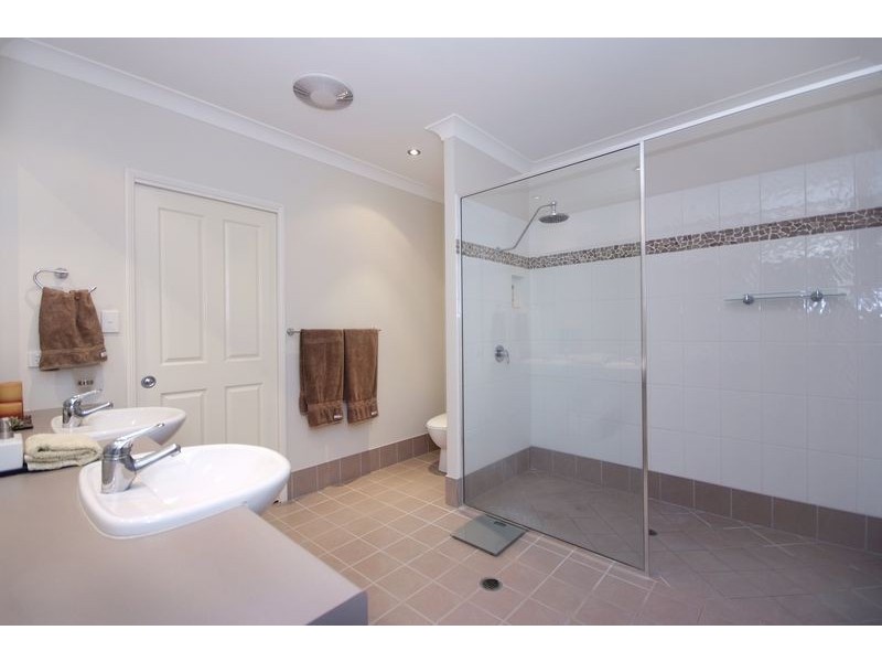 16 PLAYFORD CLOSE, Brinsmead QLD 4870