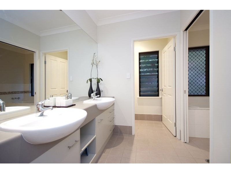 16 PLAYFORD CLOSE, Brinsmead QLD 4870