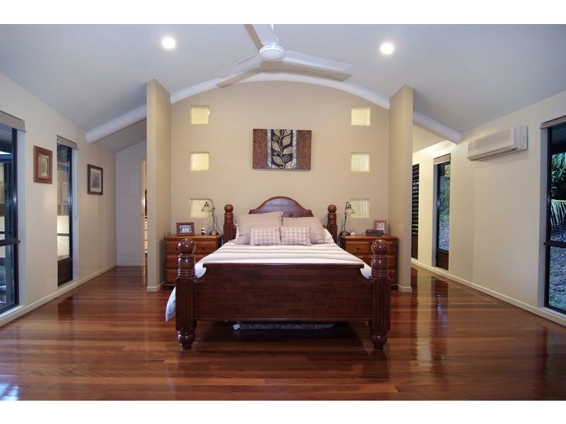 10 Olfersia Court, Mooroobool QLD 4870