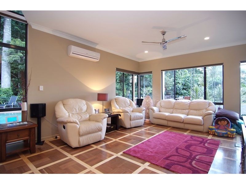 10 Olfersia Court, Mooroobool QLD 4870