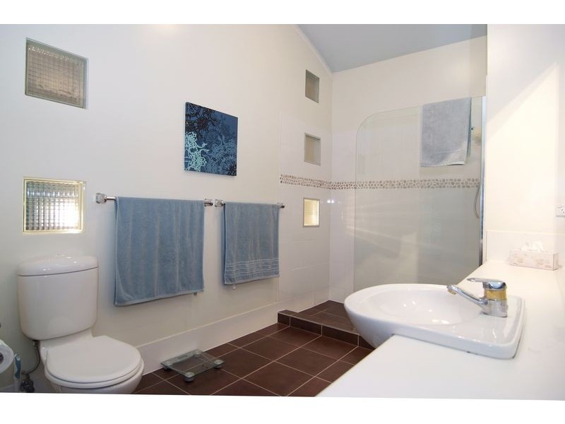 10 Olfersia Court, Mooroobool QLD 4870