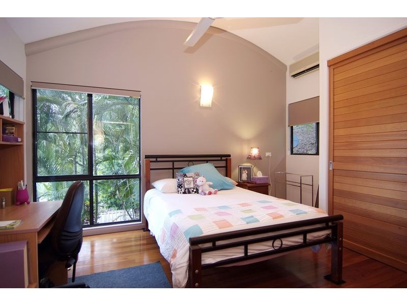 10 Olfersia Court, Mooroobool QLD 4870