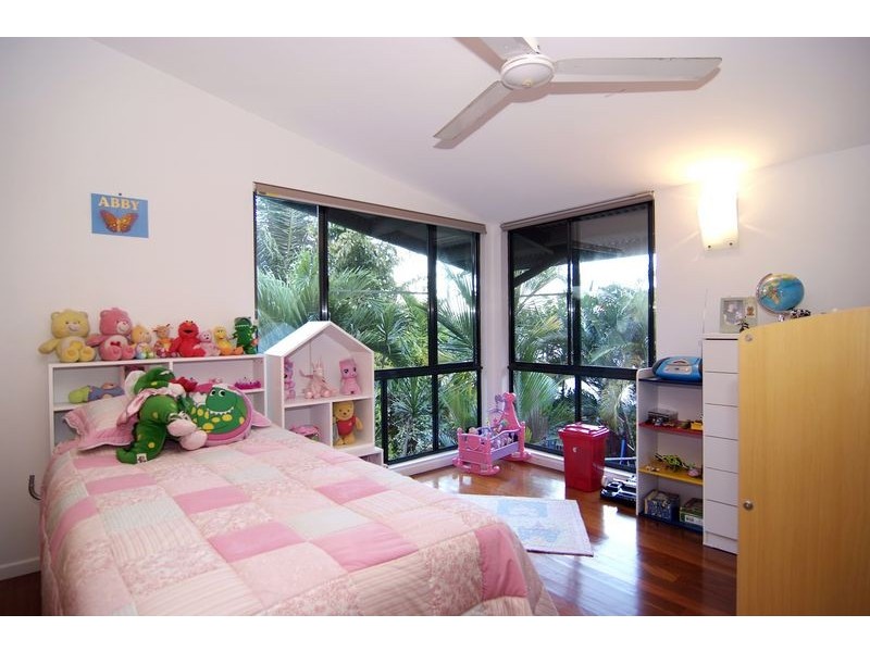 10 Olfersia Court, Mooroobool QLD 4870