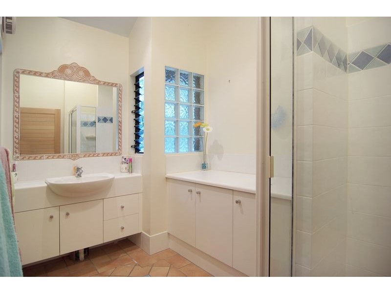 10 Olfersia Court, Mooroobool QLD 4870