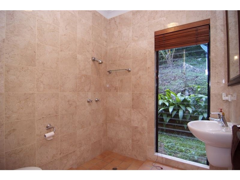 10 Olfersia Court, Mooroobool QLD 4870