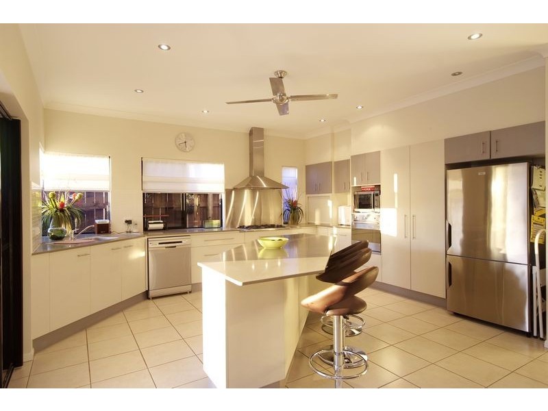 16 PLAYFORD CLOSE, Brinsmead QLD 4870