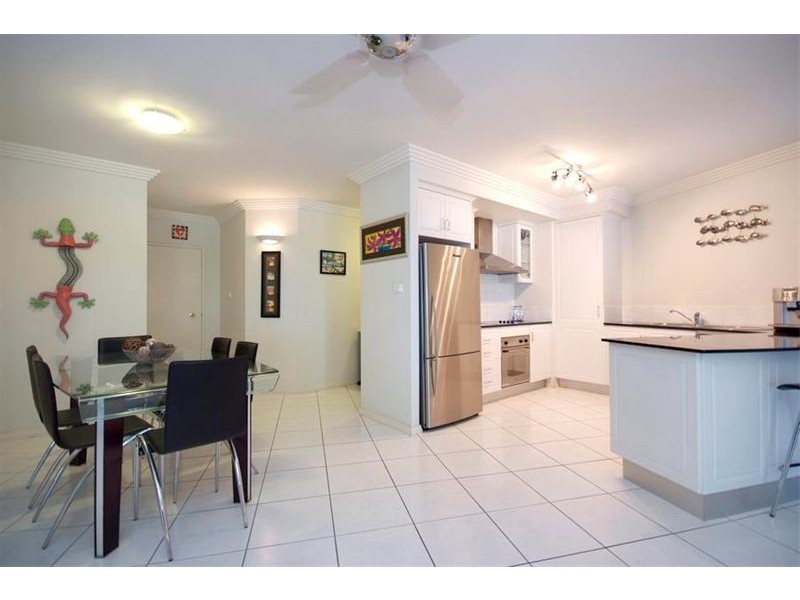 APT 16 / 291 The Esplanade, Cairns QLD 4870