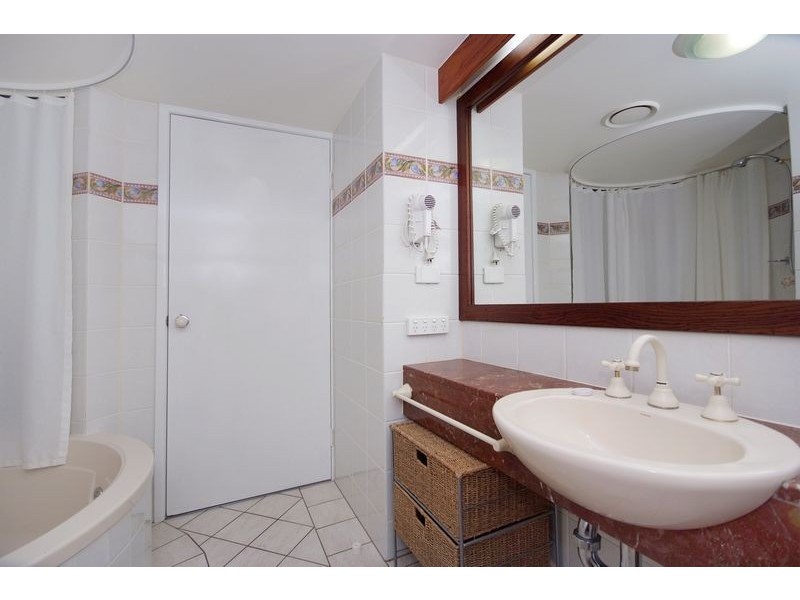 Level 7 APT 707 / 73 The Esplanade, Cairns City QLD 4870