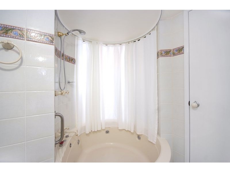Level 7 APT 707 / 73 The Esplanade, Cairns City QLD 4870