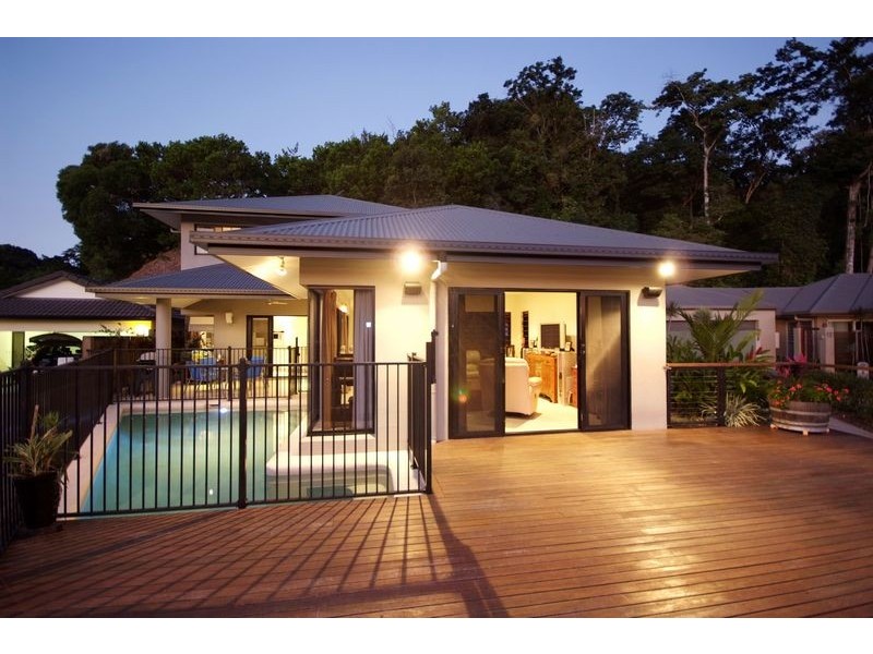 16 PLAYFORD CLOSE, Brinsmead QLD 4870