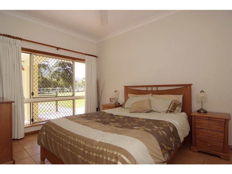 5 CRYSTAL CLOSE, Redlynch QLD 4870