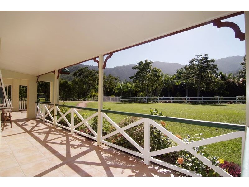 5 CRYSTAL CLOSE, Redlynch QLD 4870