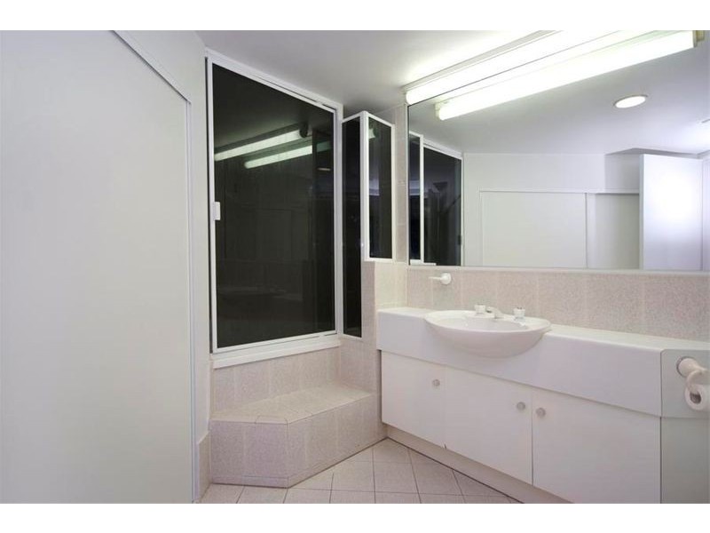 Apt 102/275 The Esplanade, Cairns QLD 4870
