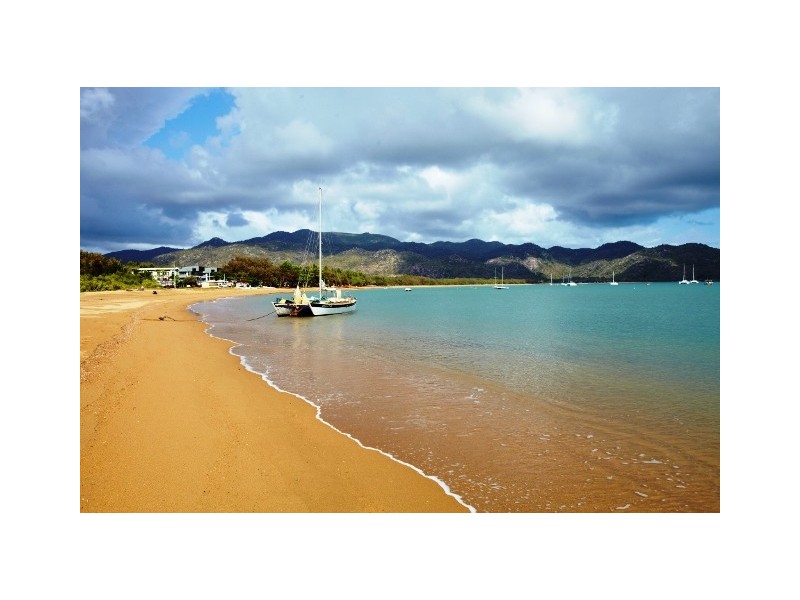 12 Henry Lawson Drive, Horseshoe Bay, Magnetic Island QLD 4819