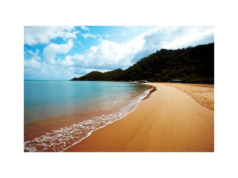 12 Henry Lawson Drive, Horseshoe Bay, Magnetic Island QLD 4819