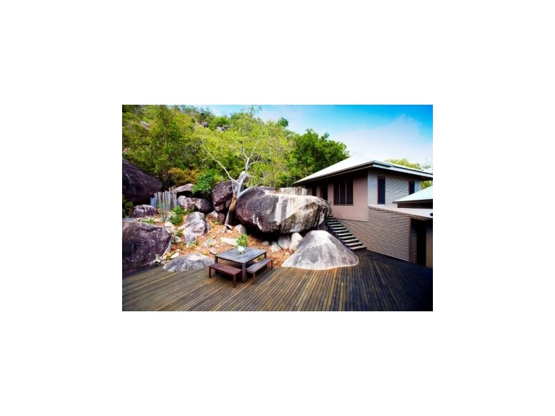 12 Henry Lawson Drive, Horseshoe Bay, Magnetic Island QLD 4819