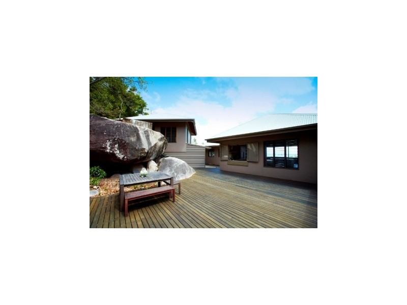 12 Henry Lawson Drive, Horseshoe Bay, Magnetic Island QLD 4819