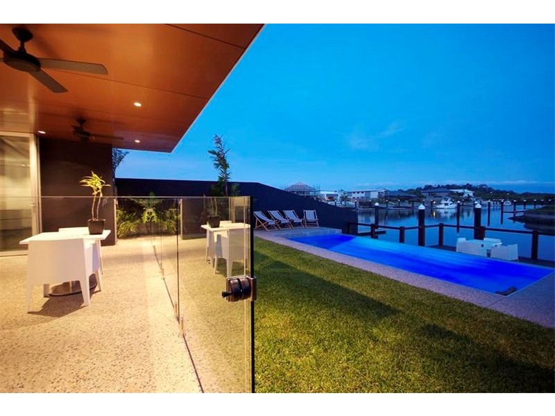43 Harbour Drive, BLUE WATER, Trinity Park QLD 4879