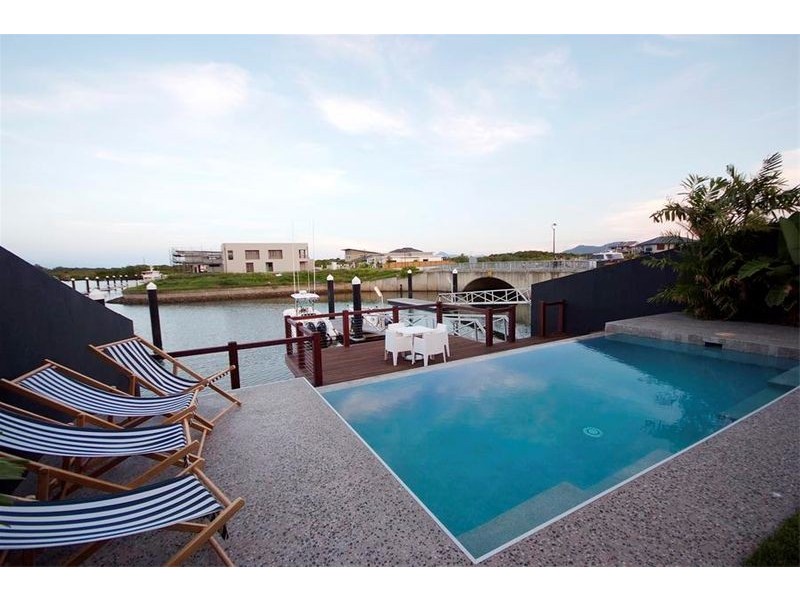 43 Harbour Drive, BLUE WATER, Trinity Park QLD 4879