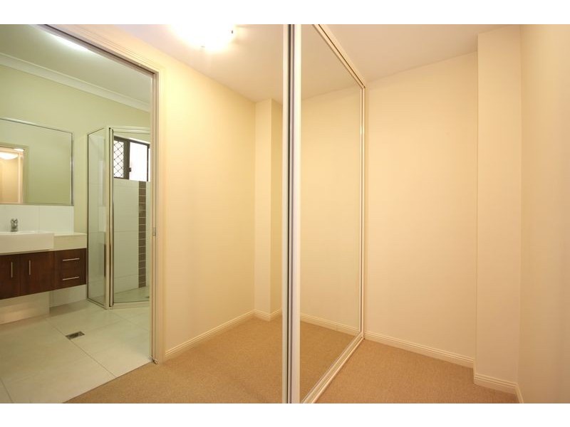 APT. 35 / 1 Robson St, Mooroobool QLD 4870