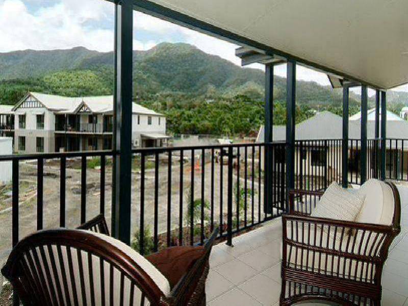 APT. 6   / 1-2 Fairweather Road, Redlynch QLD 4870