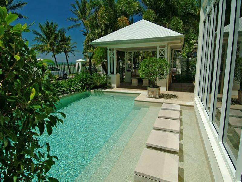 21 Vasey Esplanade, Trinity Beach QLD 4879