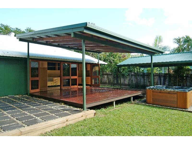 8 Crowley Close, Whitfield QLD 4870