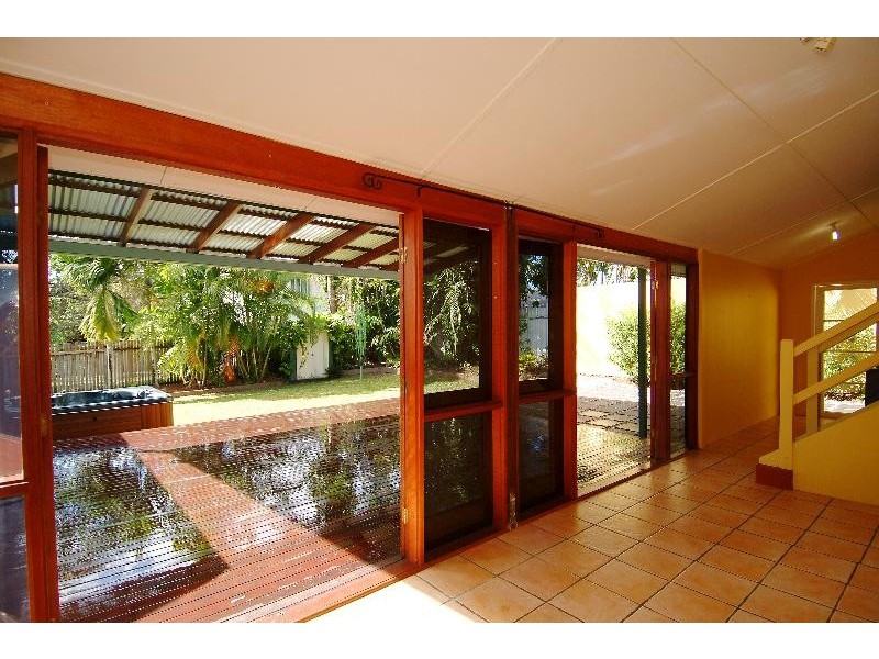 8 Crowley Close, Whitfield QLD 4870