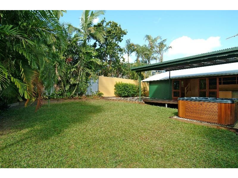 8 Crowley Close, Whitfield QLD 4870