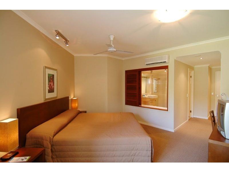 APT. 624 AMPHORA Williams Esplanande, Palm Cove QLD 4879