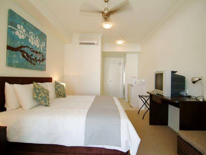 APT. 12 /  2 Port Douglas Road, Port Douglas QLD 4877