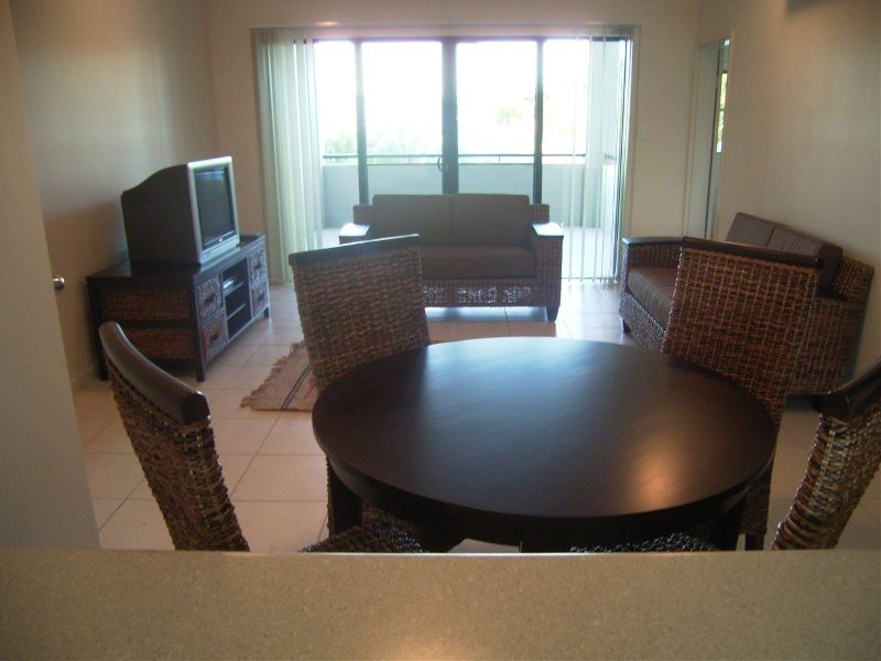 2 /423-427 Draper Street, Parramatta Park QLD 4870